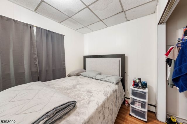 80 4Th St, Elizabeth City, NJ 07206