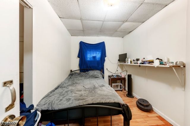 80 4Th St, Elizabeth City, NJ 07206