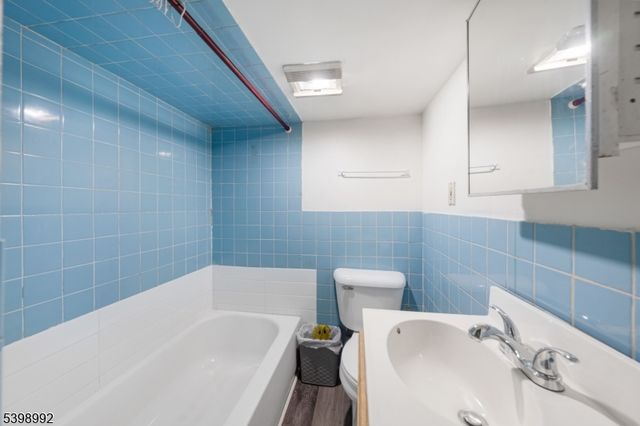 80 4Th St, Elizabeth City, NJ 07206