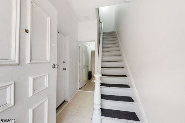 80 4Th St, Elizabeth City, NJ 07206