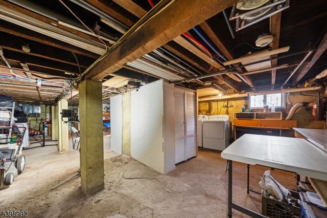 80 4Th St, Elizabeth City, NJ 07206