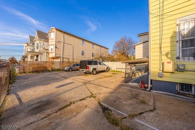80 4Th St, Elizabeth City, NJ 07206