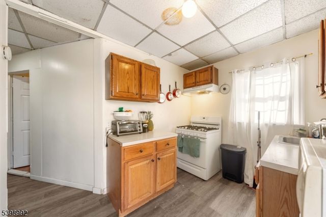 80 4Th St, Elizabeth City, NJ 07206