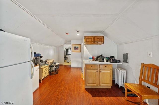 80 4Th St, Elizabeth City, NJ 07206