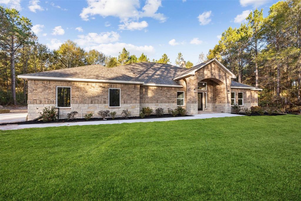 129 Fluorite Court, Huntsville, TX 77340