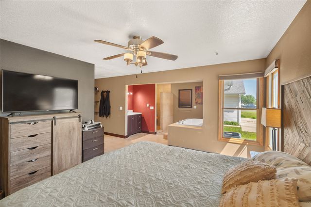 1405 W Jefferson Street, Winterset, IA 50273