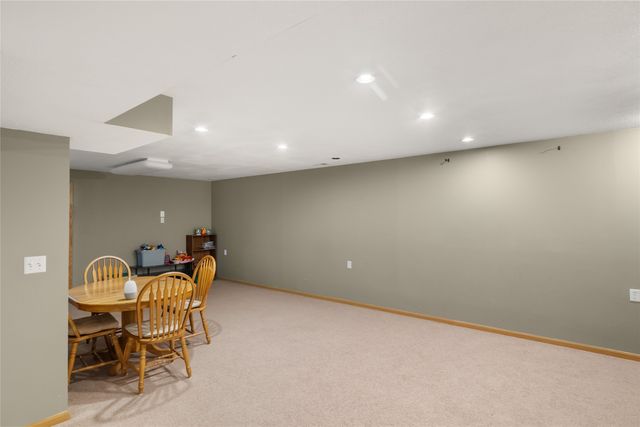 1405 W Jefferson Street, Winterset, IA 50273