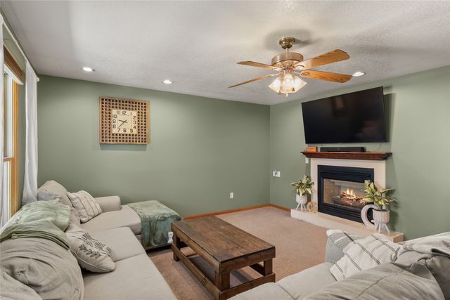 1405 W Jefferson Street, Winterset, IA 50273