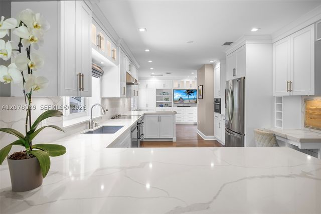 2400 Trapp Ave, Miami, FL 33133