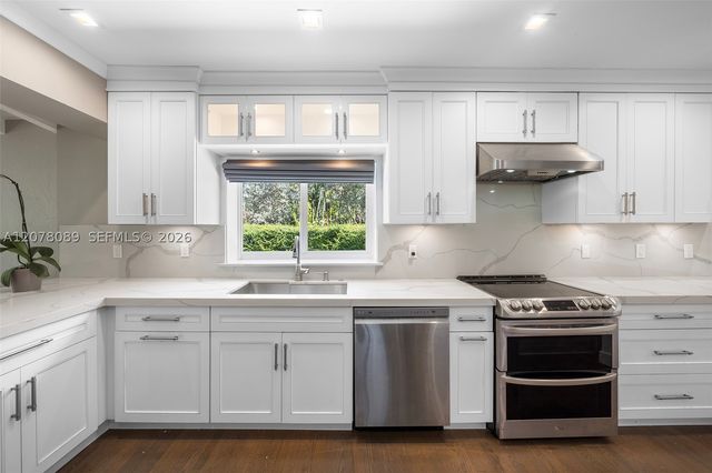 2400 Trapp Ave, Miami, FL 33133