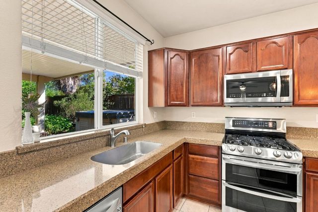 548 Watercolor Ln, West Sacramento, CA 95605