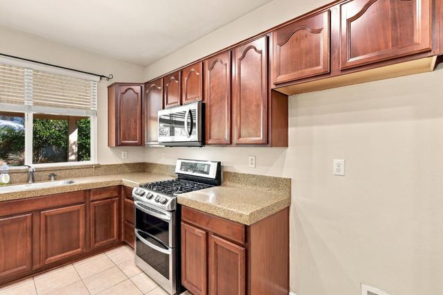 548 Watercolor Ln, West Sacramento, CA 95605
