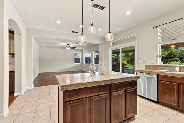 548 Watercolor Ln, West Sacramento, CA 95605