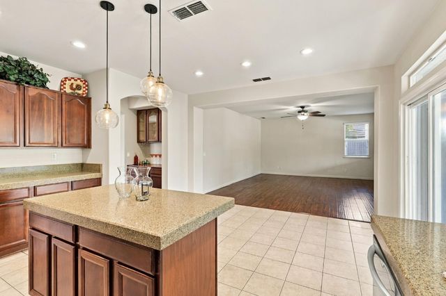 548 Watercolor Ln, West Sacramento, CA 95605