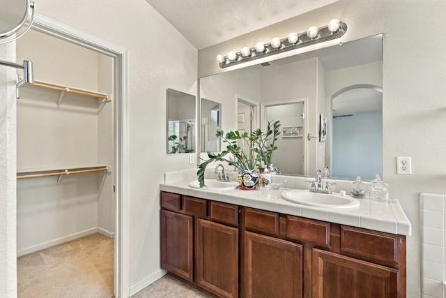 548 Watercolor Ln, West Sacramento, CA 95605