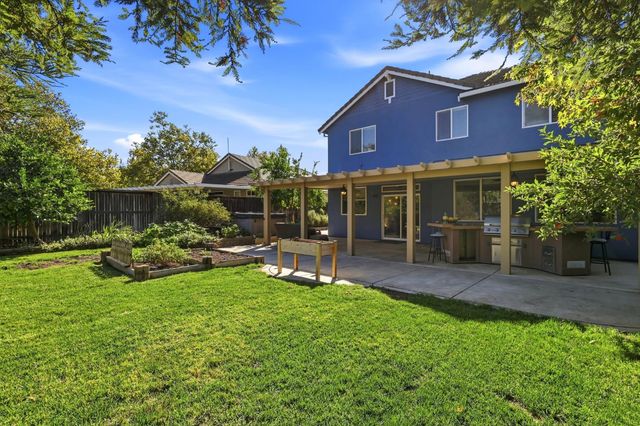 548 Watercolor Ln, West Sacramento, CA 95605