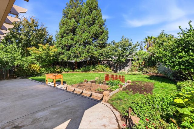 548 Watercolor Ln, West Sacramento, CA 95605