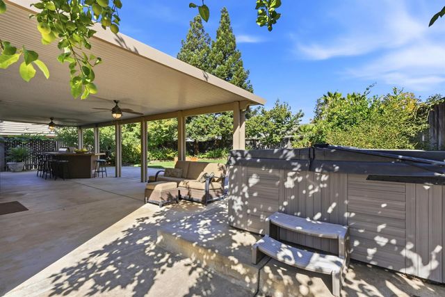 548 Watercolor Ln, West Sacramento, CA 95605