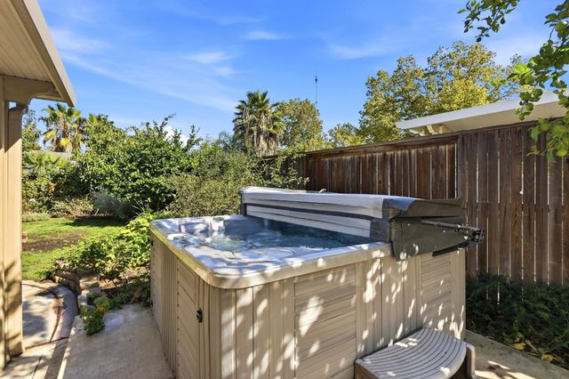 548 Watercolor Ln, West Sacramento, CA 95605