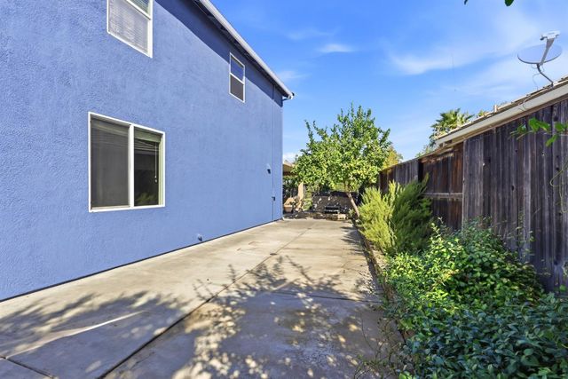 548 Watercolor Ln, West Sacramento, CA 95605