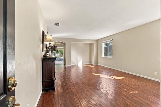 548 Watercolor Ln, West Sacramento, CA 95605