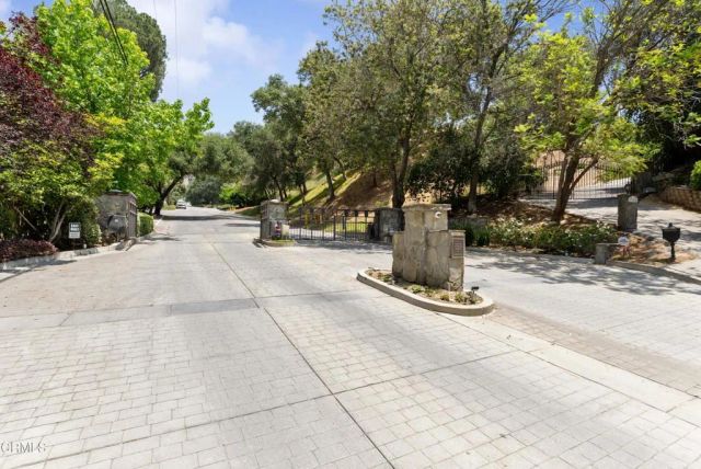 2210 Brambling Lane, Pasadena, CA 91107