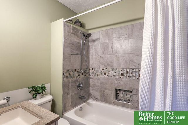 2418 N 60th Street, Omaha, NE 68104