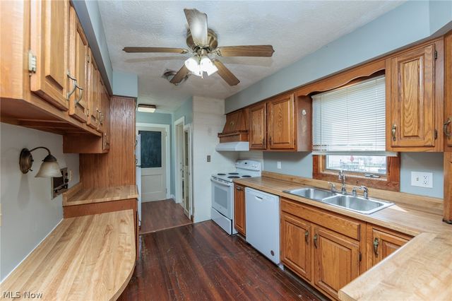 241 S Freedom Street, Ravenna, OH 44266