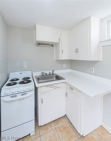 241 S Freedom Street, Ravenna, OH 44266