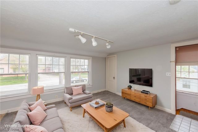 241 S Freedom Street, Ravenna, OH 44266