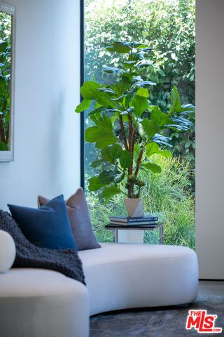 8356 W 4th Street, Los Angeles, CA 90048