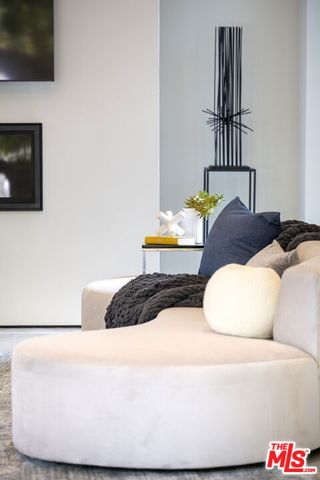 8356 W 4th Street, Los Angeles, CA 90048