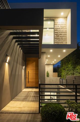 8356 W 4th Street, Los Angeles, CA 90048