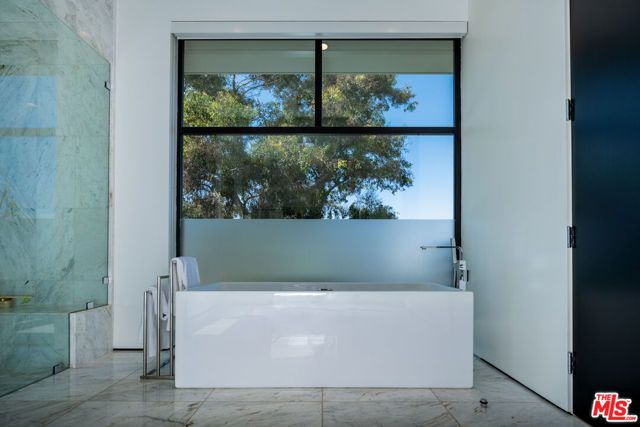 8356 W 4th Street, Los Angeles, CA 90048