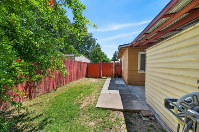 880 Elder Dr, West Sacramento, CA 95605