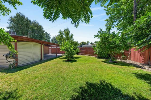 880 Elder Dr, West Sacramento, CA 95605
