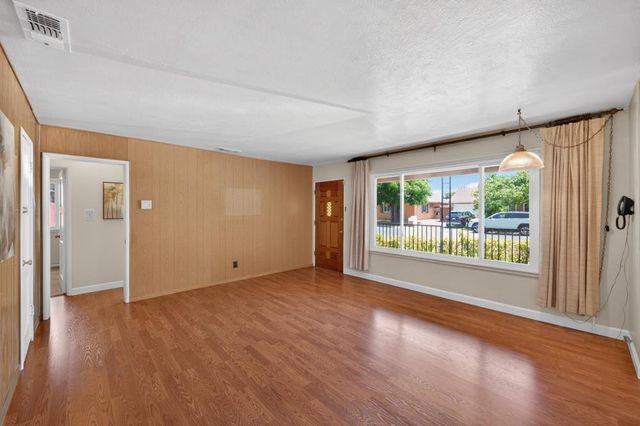 880 Elder Dr, West Sacramento, CA 95605