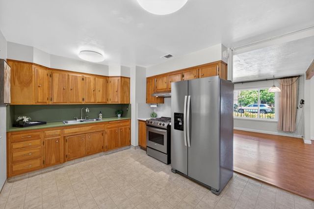880 Elder Dr, West Sacramento, CA 95605