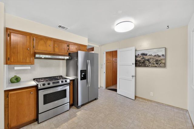 880 Elder Dr, West Sacramento, CA 95605