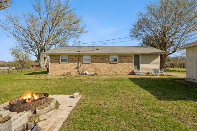 380 Holiday Haven Rd, Smithville, TN 37166