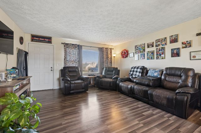 380 Holiday Haven Rd, Smithville, TN 37166