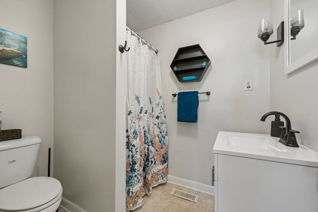 380 Holiday Haven Rd, Smithville, TN 37166