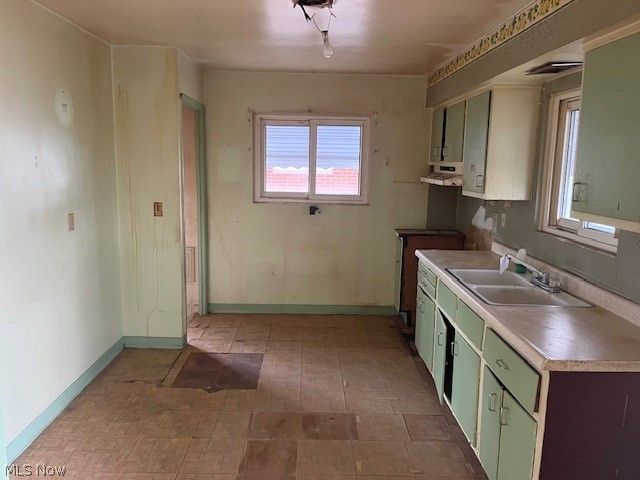 6330 Stonecrest Drive, Brook Park, OH 44142