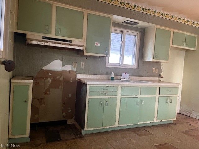 6330 Stonecrest Drive, Brook Park, OH 44142