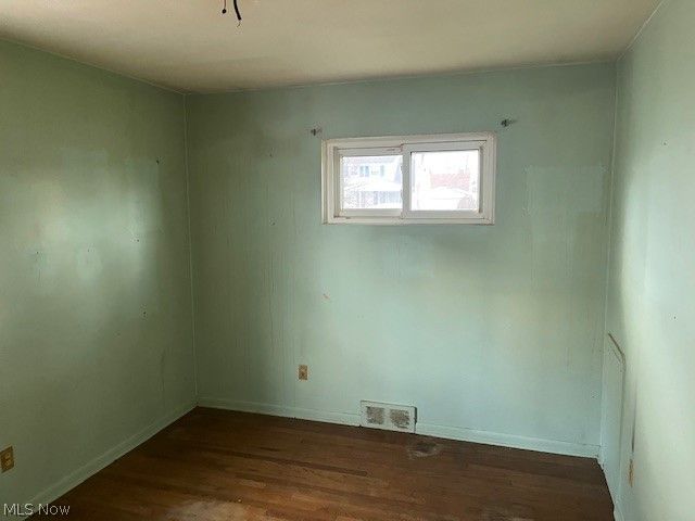 6330 Stonecrest Drive, Brook Park, OH 44142