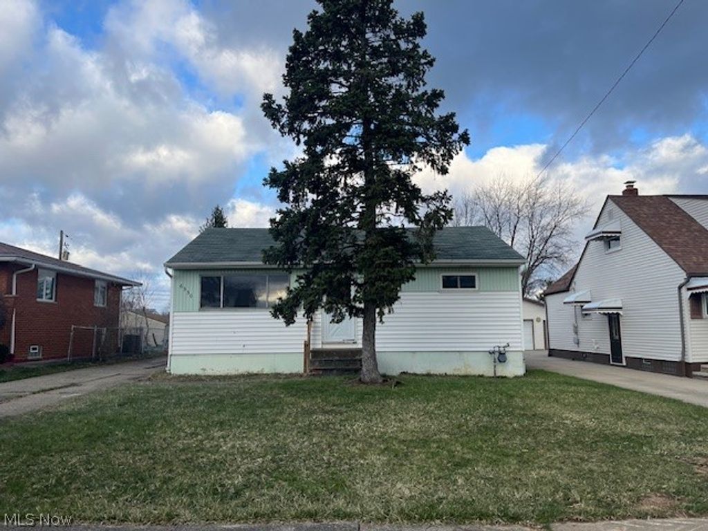 6330 Stonecrest Drive, Brook Park, OH 44142