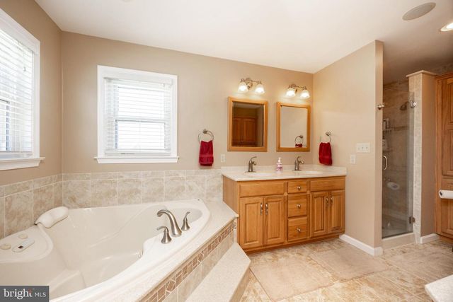 621 FAGLEYSVILLE RD, Perkiomenville, PA 18074