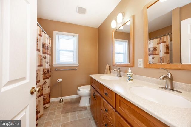 621 FAGLEYSVILLE RD, Perkiomenville, PA 18074