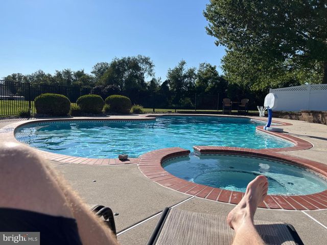 621 FAGLEYSVILLE RD, Perkiomenville, PA 18074