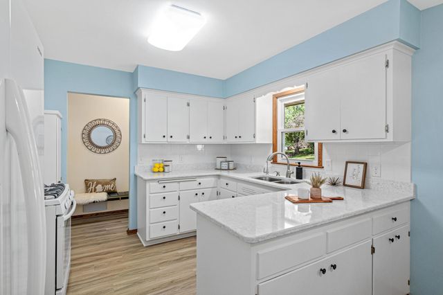 3405 Highland Drive, Burnsville, MN 55337